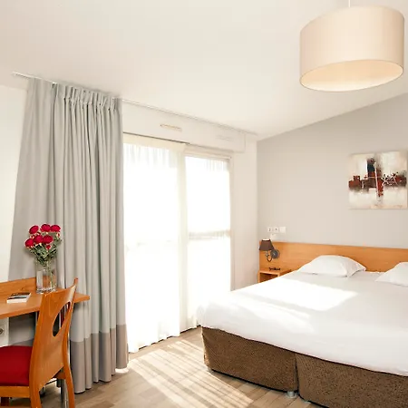 Sejours & Affaires Leonard De Vinci 2*