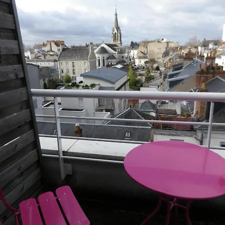 Sejours & Affaires Leonard De Vinci 2* Tours