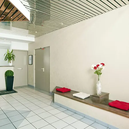 Sejours & Affaires Leonard De Vinci 2* Tours