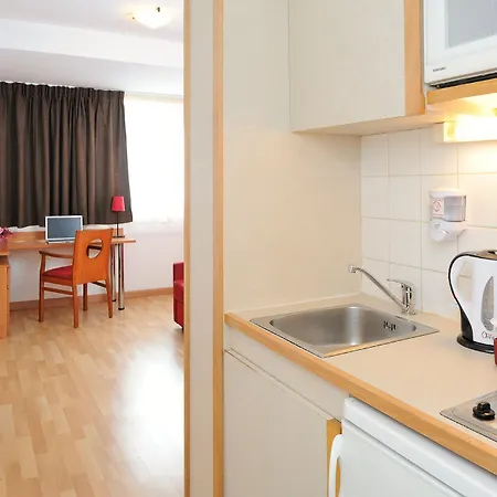 Hotel apartamentowy Sejours & Affaires Leonard De Vinci