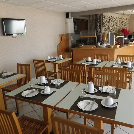 Sejours & Affaires Leonard De Vinci Apartmanhotel 2*
