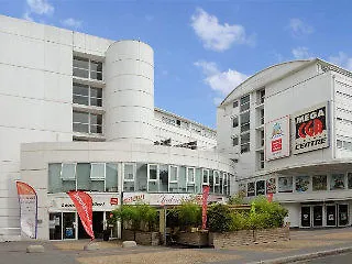 Sejours & Affaires Leonard De Vinci Apartmanhotel 2*