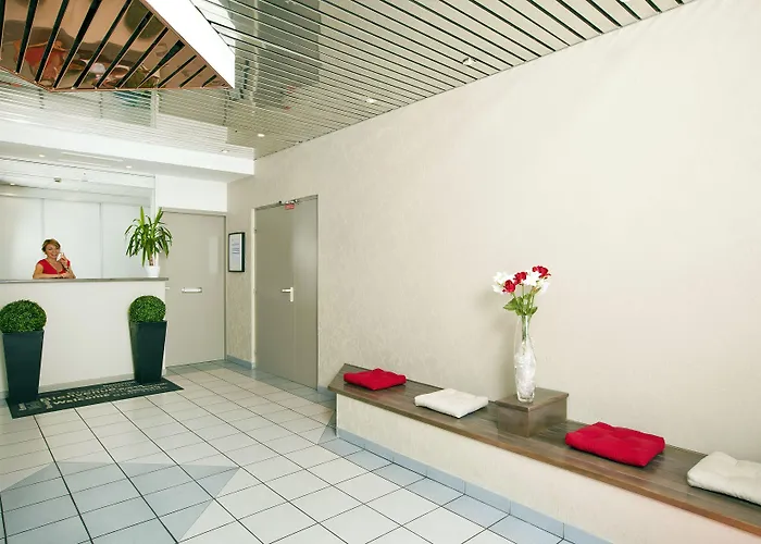 Sejours & Affaires Leonard De Vinci 2* Tours