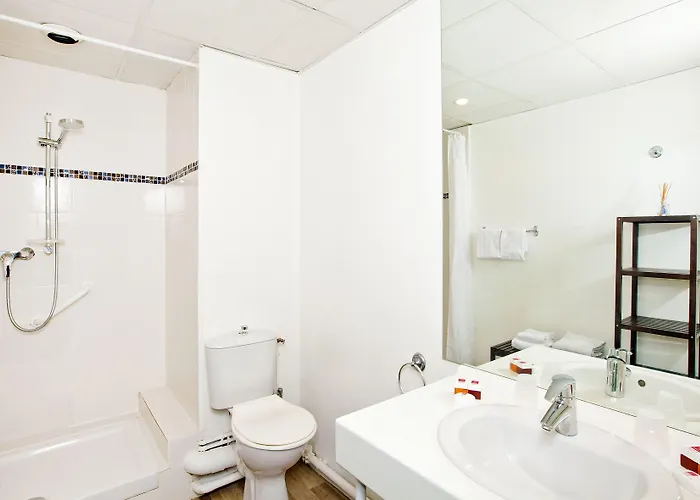 Sejours & Affaires Leonard De Vinci 2* Tours